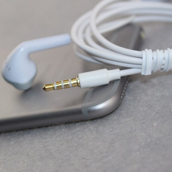 White-Casual-Earphone-In-Ear-Earphones-Headsets-Wired-With-Microphone-For-Samsung-Galaxy-S2-S3-S4-5
